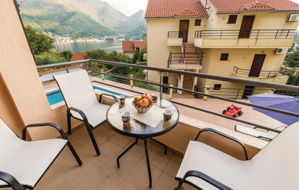 Port Adria Apartments Kamenari Exterior photo