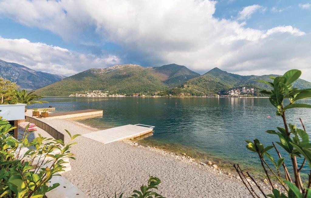 Port Adria Apartments Kamenari Exterior photo
