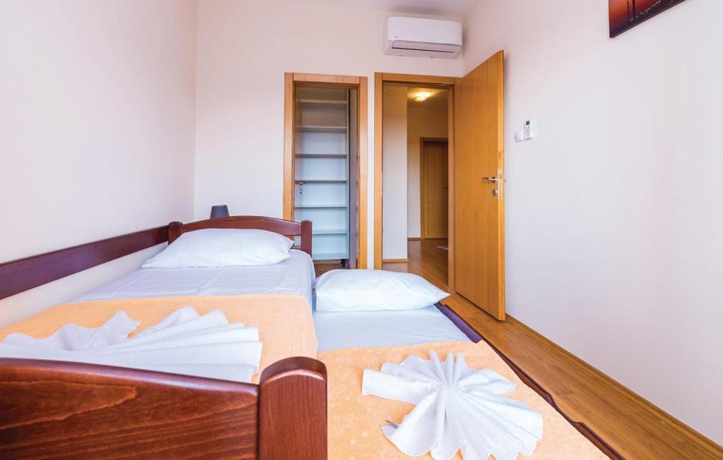 Port Adria Apartments Kamenari Exterior photo