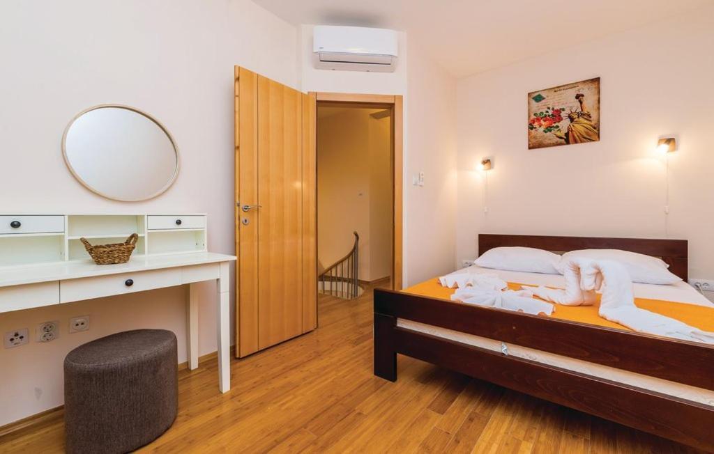 Port Adria Apartments Kamenari Exterior photo