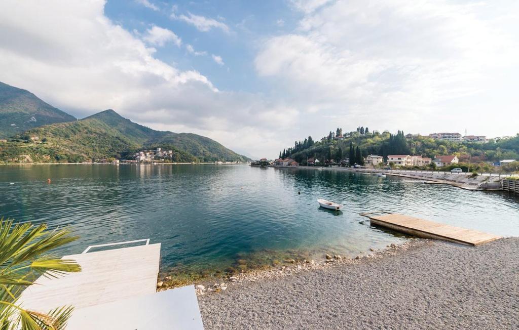 Port Adria Apartments Kamenari Exterior photo